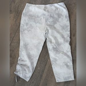 Chico's Zenergy 2P 12/14P light gray workout capris